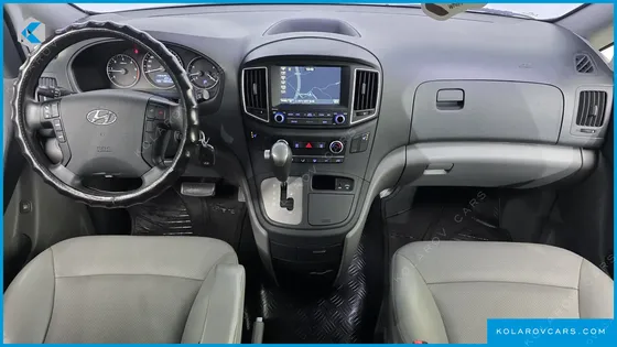 HYUNDAI STAREX 5-SEATER VAN