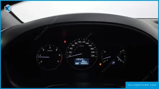 HYUNDAI STAREX 5-SEATER VAN