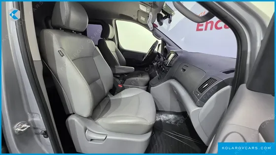 HYUNDAI STAREX 5-SEATER VAN