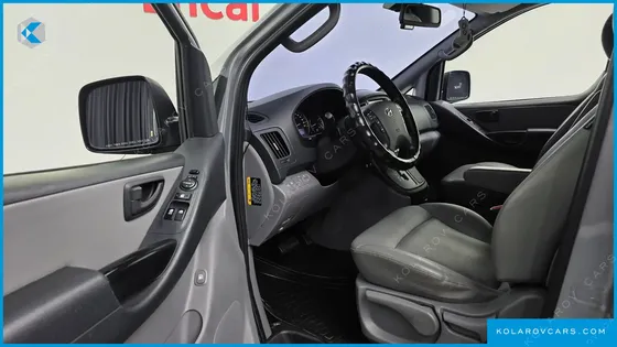 HYUNDAI STAREX 5-SEATER VAN