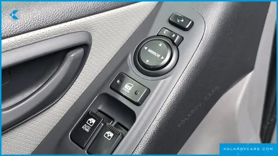 HYUNDAI STAREX 5-SEATER VAN