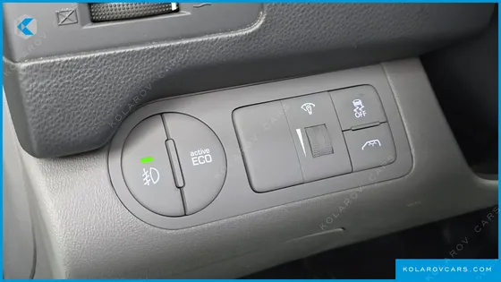 HYUNDAI STAREX 5-SEATER VAN