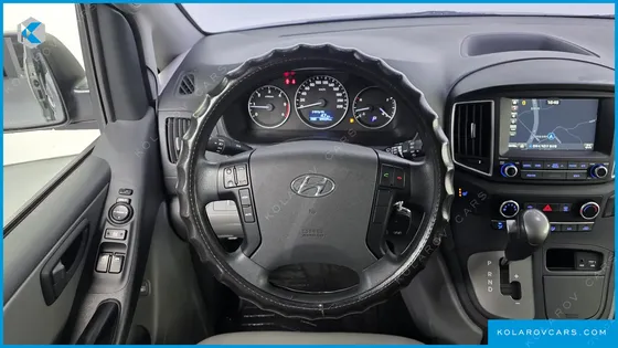 HYUNDAI STAREX 5-SEATER VAN