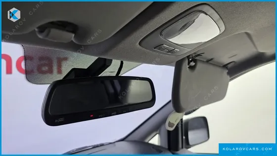 HYUNDAI STAREX 5-SEATER VAN