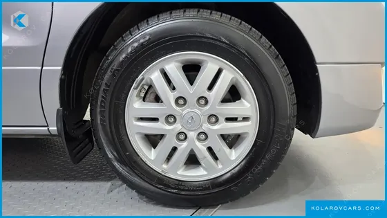 HYUNDAI STAREX 5-SEATER VAN