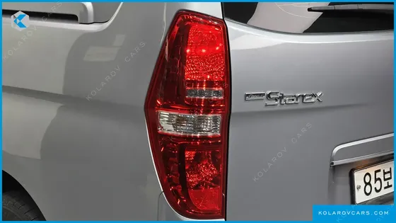 HYUNDAI STAREX 5-SEATER VAN
