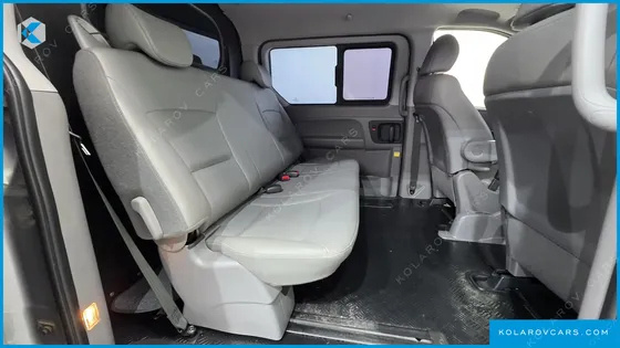 HYUNDAI STAREX 5-SEATER VAN
