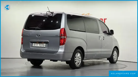 HYUNDAI STAREX 5-SEATER VAN