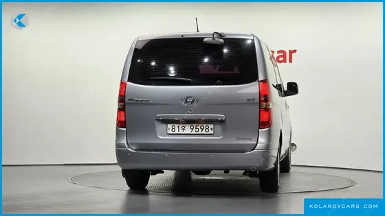 HYUNDAI STAREX 5-SEATER VAN