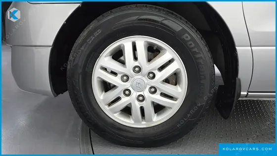 HYUNDAI STAREX 5-SEATER VAN