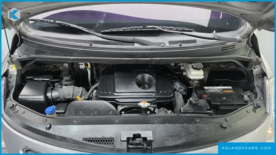 HYUNDAI STAREX 5-SEATER VAN