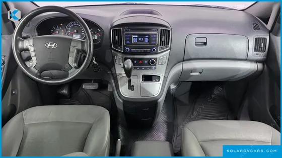 HYUNDAI STAREX 5-SEATER VAN