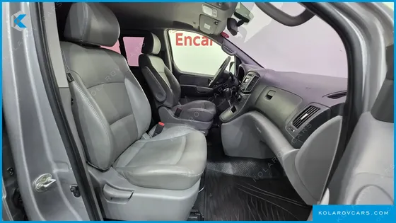 HYUNDAI STAREX 5-SEATER VAN