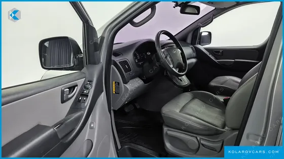 HYUNDAI STAREX 5-SEATER VAN