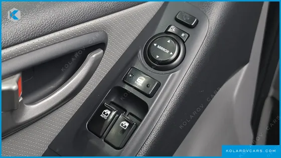 HYUNDAI STAREX 5-SEATER VAN