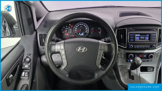 HYUNDAI STAREX 5-SEATER VAN