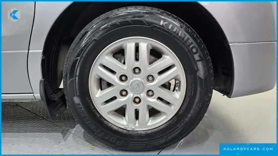 HYUNDAI STAREX 5-SEATER VAN