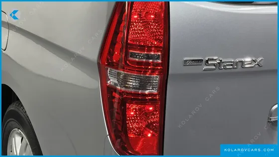 HYUNDAI STAREX 5-SEATER VAN