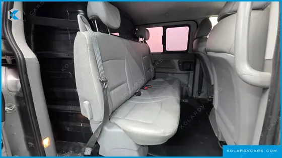 HYUNDAI STAREX 5-SEATER VAN