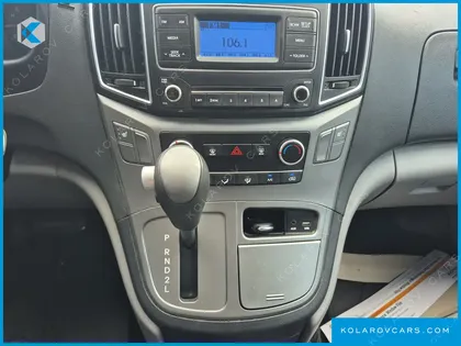 HYUNDAI STAREX 5-SEATER LPI VAN