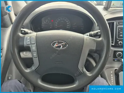 HYUNDAI STAREX 5-SEATER LPI VAN