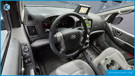 HYUNDAI STAREX 3-SEATER VAN