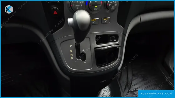 HYUNDAI STAREX 3-SEATER VAN