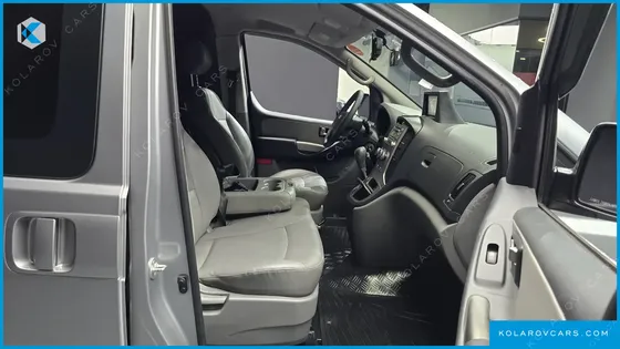 HYUNDAI STAREX 3-SEATER VAN