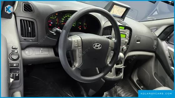 HYUNDAI STAREX 3-SEATER VAN