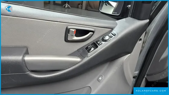 HYUNDAI STAREX 3-SEATER VAN