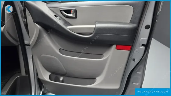 HYUNDAI STAREX 3-SEATER VAN