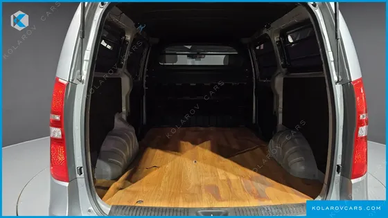 HYUNDAI STAREX 3-SEATER VAN