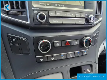 HYUNDAI STAREX 3-SEATER VAN