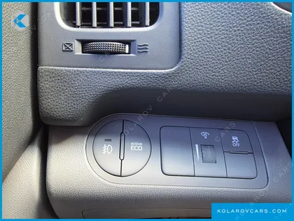 HYUNDAI STAREX 3-SEATER VAN