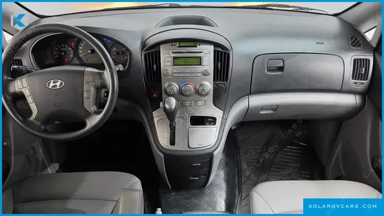 HYUNDAI STAREX 5-SEATER LPI VAN