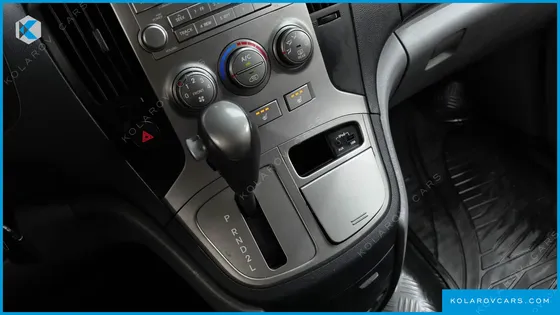 HYUNDAI STAREX 5-SEATER LPI VAN