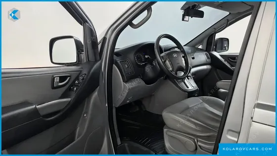 HYUNDAI STAREX 5-SEATER LPI VAN