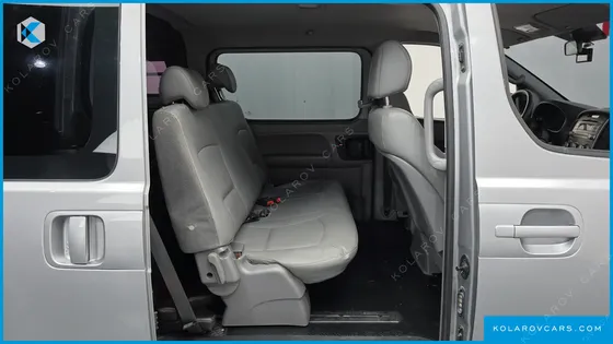 HYUNDAI STAREX 5-SEATER LPI VAN