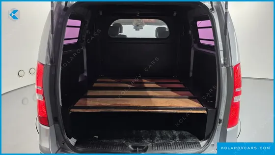 HYUNDAI STAREX 5-SEATER LPI VAN
