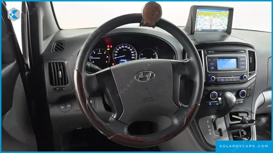 HYUNDAI STAREX 3-SEATER VAN