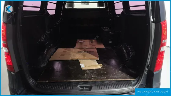 HYUNDAI STAREX 3-SEATER VAN