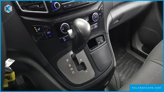 HYUNDAI STAREX 12-SEATER WAGON