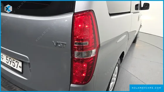 HYUNDAI STAREX 12-SEATER WAGON