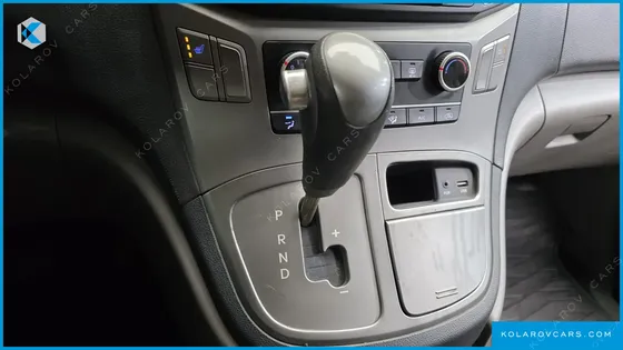 HYUNDAI STAREX 3-SEATER VAN