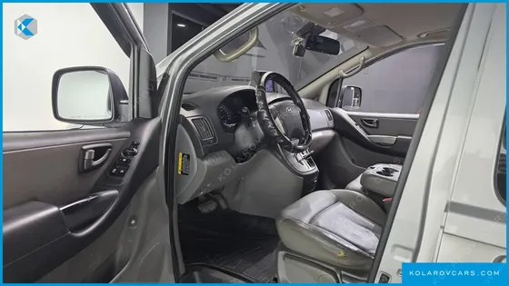 HYUNDAI STAREX 3-SEATER VAN
