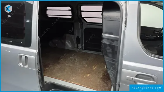 HYUNDAI STAREX 3-SEATER VAN