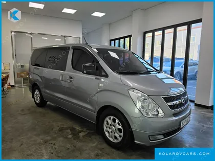 HYUNDAI STAREX 5-SEATER VAN