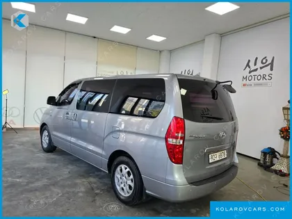 HYUNDAI STAREX 5-SEATER VAN