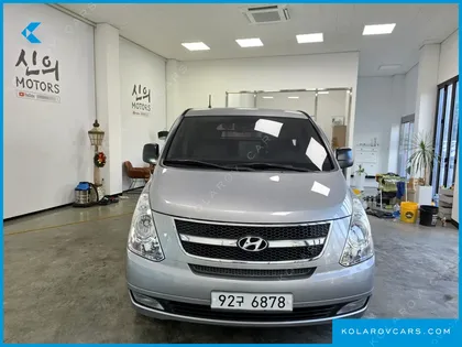 HYUNDAI STAREX 5-SEATER VAN