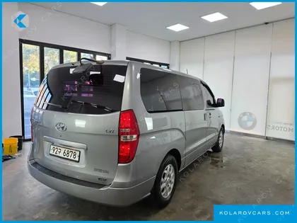 HYUNDAI STAREX 5-SEATER VAN